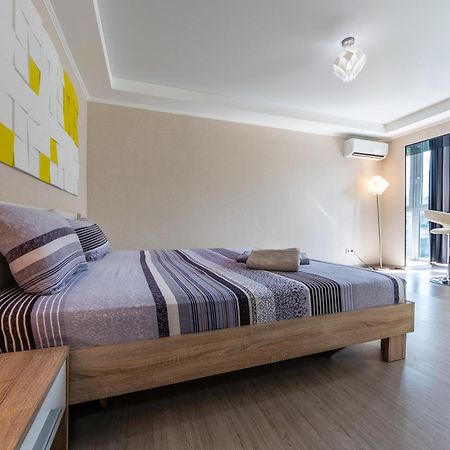 Home Apartments Киев Экстерьер фото