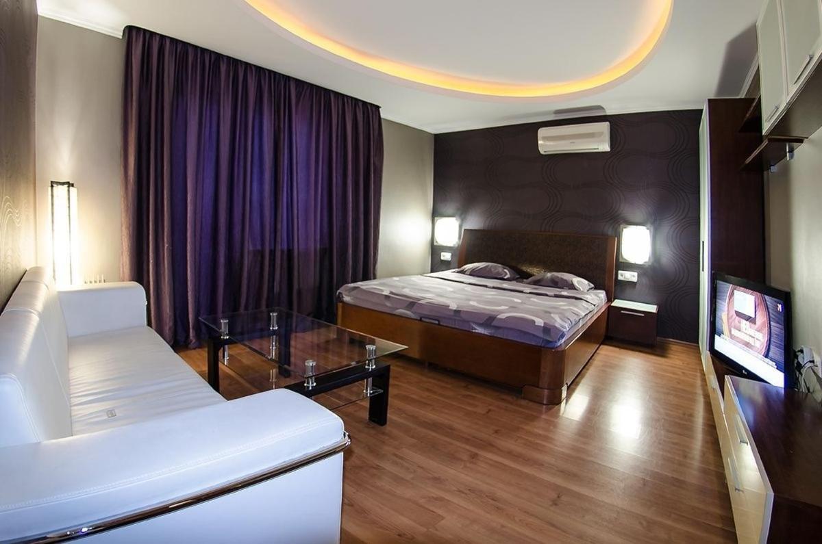 Home Apartments Киев Экстерьер фото