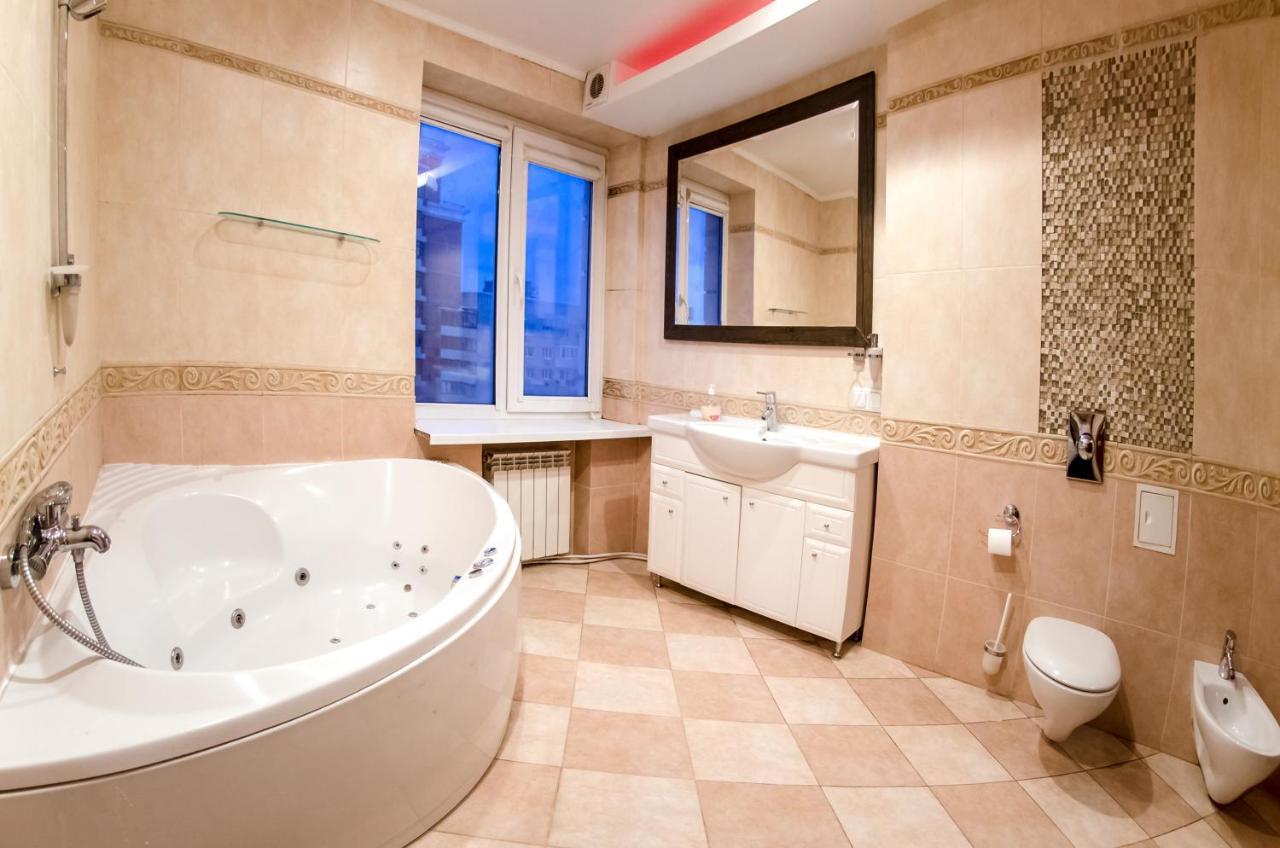 Home Apartments Киев Экстерьер фото